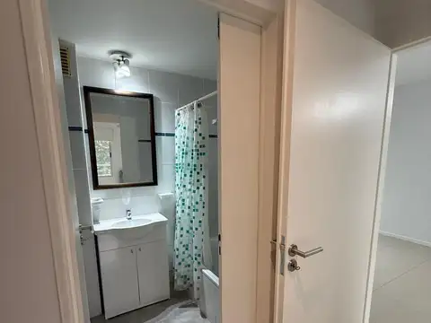 Flores (Av. Boyaca 157) Departamento 2 ambientes contrafrente. Excelente ubicación