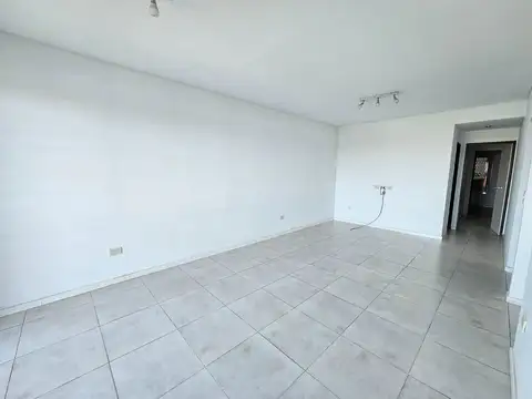 San Martín al 200, Bernal Centro - Departamento 3 ambientes con cochera y baulera