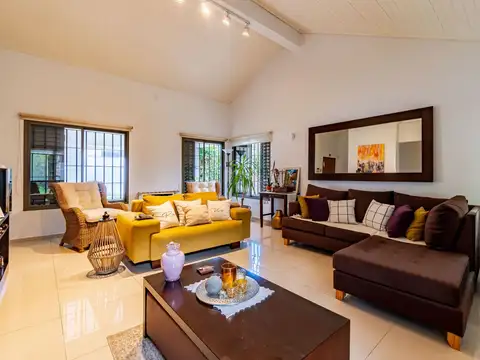 Casa 7 ambientes con 3 baños