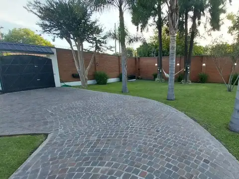 Casa en Venta con 2 cocheras