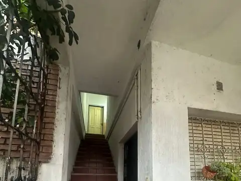 CASA DIVIDIDA EN 4 DTOS3 DE 3 AMB, 1 MON CON RENTA