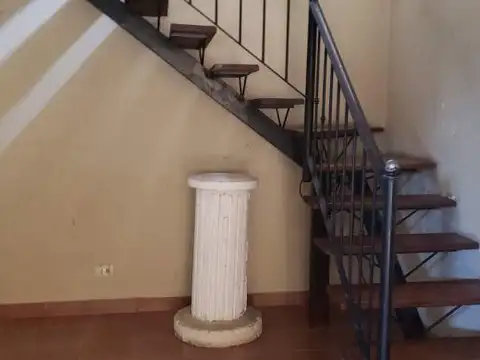 Casa 7 ambientes con 2 baños