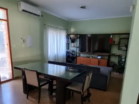 ### HERMOSA CASA EN VENTA 4 DORMITORIOS / PILETA / SAN MIGUEL  ###