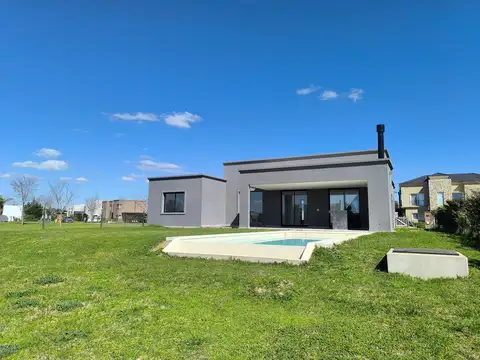 Casa 5 ambientes con 3 baños