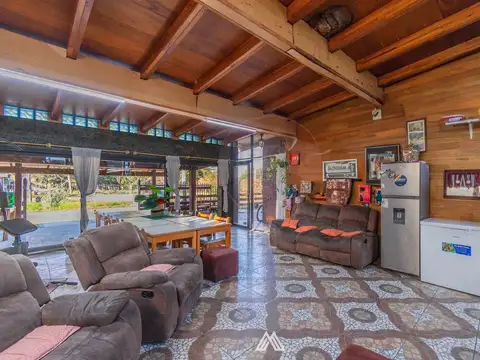 Casa en Venta con 3 cocheras