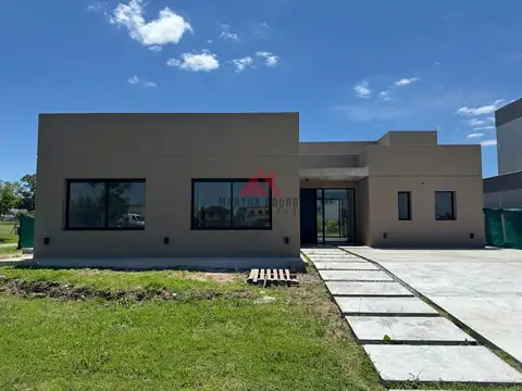 Casa  en Venta en Santo Tomas, Pilar, G.B.A. Zona Norte