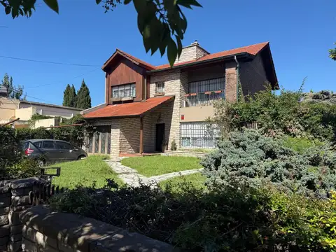 IMPONENTE CASA EN PLENO CENTRO DE VILLA ADELINA