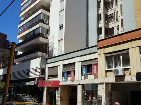 Amplio departamento un dormitorio 9 de Julio y Cañada externo escritura