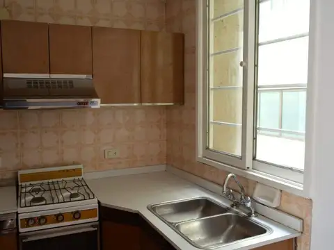 Amplio departamento un dormitorio 9 de Julio y Cañada externo escritura