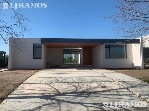 Av de los Lagos Barrio EL Canton Casa en Venta Golf  a Estrenar - Alquilada PG