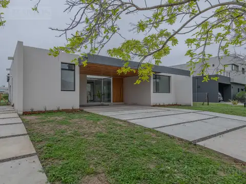 Casa 4 ambientes con 3 baños