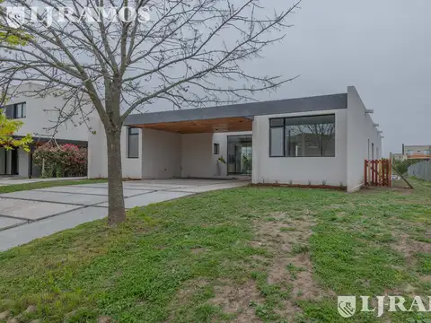 Casa en Venta en El Cantón - Barrio Golf, USD 285.000