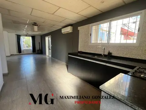 Casa en Alquiler con 1 cochera