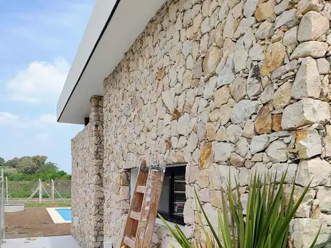 Casa en Venta en Countries y Barrios Cerrados en Pilar, USD 240.000