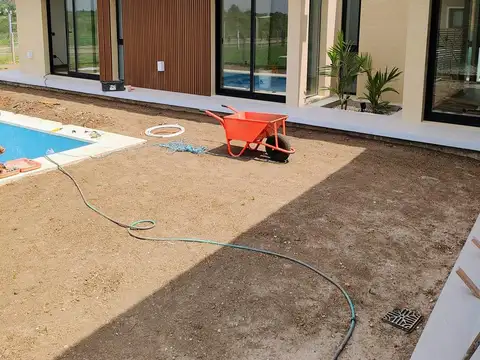 Casa 4 ambientes con 2 baños