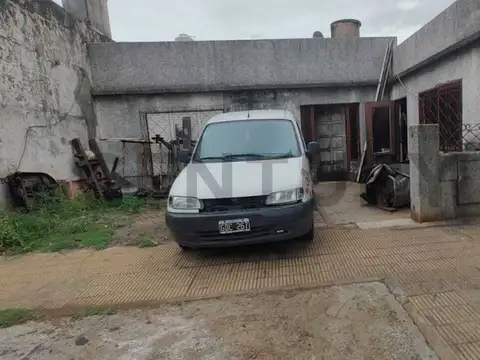 VENTA CASA 3 AMBIENTES CON COCHERA SOBRE LOTE PROPIO