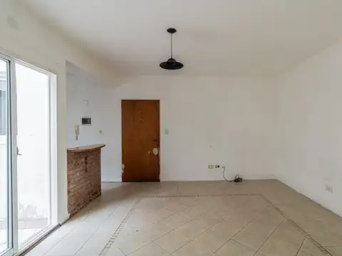 Treinta y Tres Orientales 100 , Piso 0