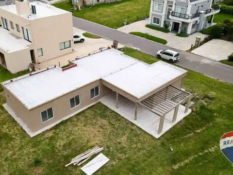 CASA 4 AMBIENTES EN LAGOS DE CANNING