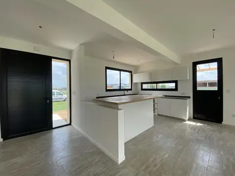 Casa 4 ambientes con 3 baños