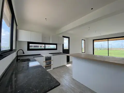 CASA | VENTA | A ESTRENAR | 4 AMBIENTES | BARRIO SAN SEBASTIAN