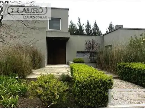 ALQUILER TEMPORAL ; EXCELENTE CASA EN EL BARRIO EL ENCUENTRO: ENERO Y FEBRERO