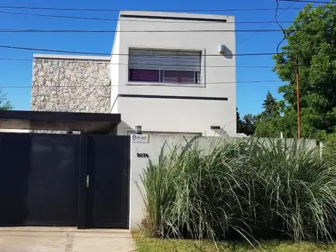 CasCasa venta Fisherton 4 dormitorios c/patio pileta - APTA CRÉDITO