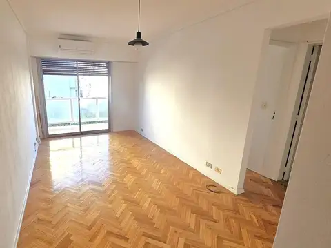 Departamento de 2 ambientes con balcón al frente