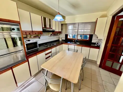 Casa 5 ambientes con 2 baños