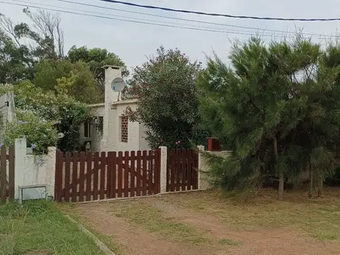 Casa en venta de 3 dormitorios fondo, cochera, cerca de la playa en Santa Ana