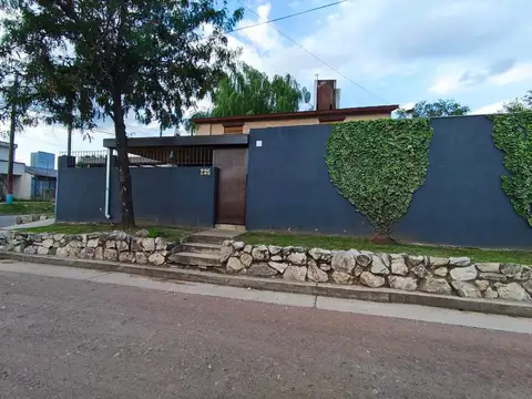 VENTA CASA 3 DORMITORIOS PILETA UNQUILLO