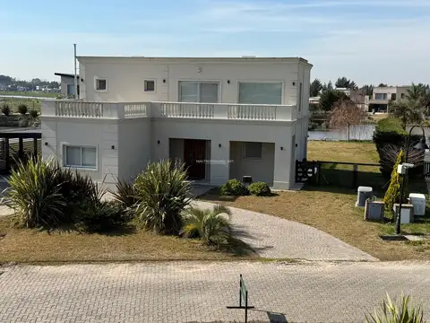 Venta Casa a la laguna en Los Talas 3 dormitorios Canning