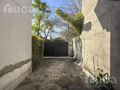 Casa de diez ambientes pileta y jardín en venta en La Horqueta