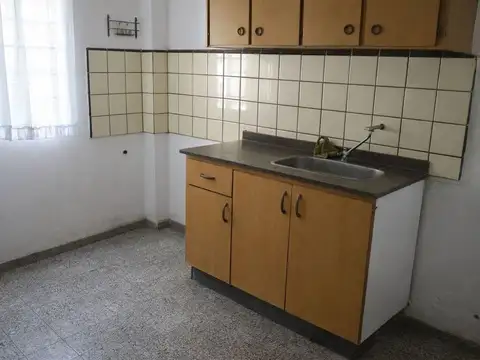 Casa 4 ambientes con 1 baño