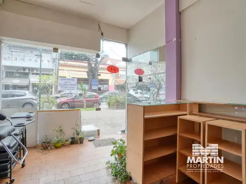 Local en venta en Martinez, con subsuelo y patio. A metros de Av Santa Fe y Alvear.