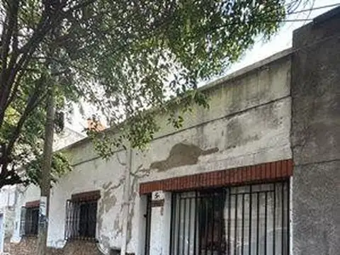 Casa 4 amb cochera mas local. 3 LOTES UNIFICADOS 