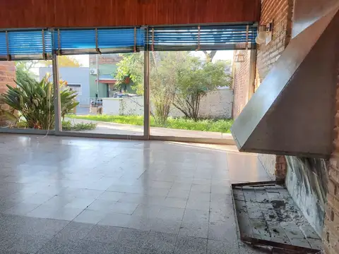 VENTA GRAN CASA CENTRICA EN PAYSANDU