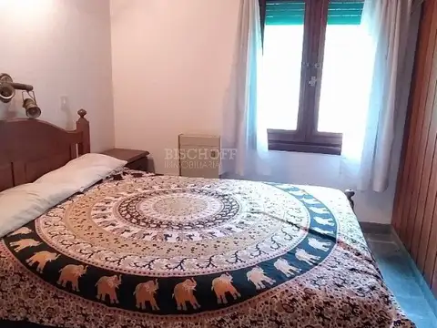 AMPLIO TERRENO CON DOS CASAS, TODOS LOS SERVICIOS