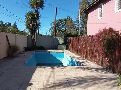 Casa en Venta de 4 ambientes dentro de Barrio Cerrado