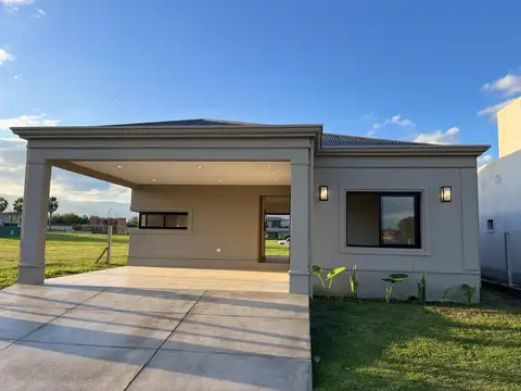 Casa en de 2 dormitorios en Country Viento Sur