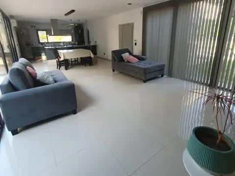 VENTA CASA 2 DORMITORIOS EN NUNA SOLA PLANTA , PLOTTIER