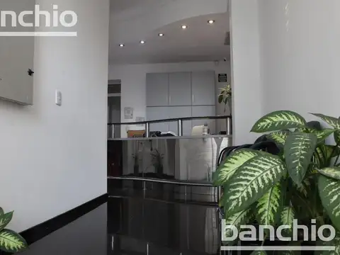 Oficina 10 ambientes con 4 baños