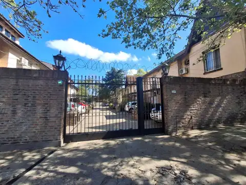 ALQUILER DE TRIPLEX , BARRIO CERRADO