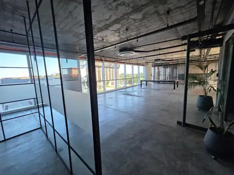 Oficina en Alquiler con 2 cocheras