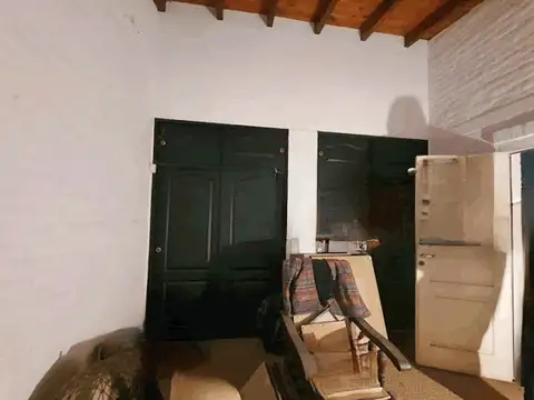 Casa 7 ambientes con 2 baños