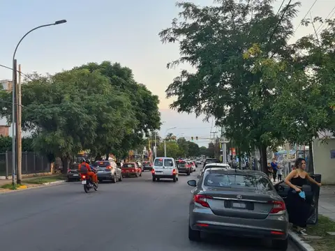 INMEJORABLE UBICACION - 1561 MTS 32 FRENTE SOBRE AV. GAUSS