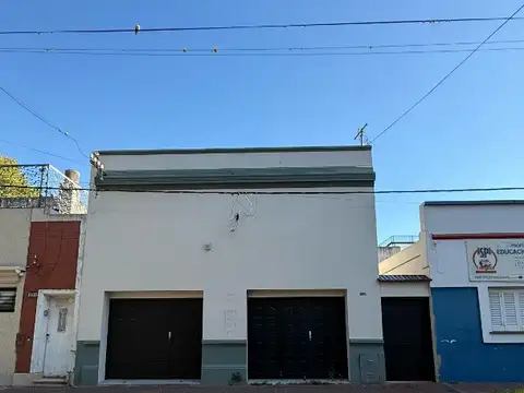 VENTA 2 CASAS MUY AMPLIAS DE 2 DORMITORIOS CON COCHERAS Y PATIO EN NANSEN 686