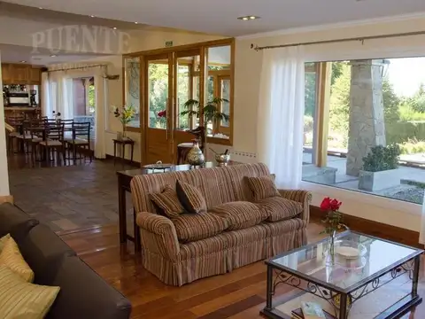 Hostería de excelente calidad costructiva   Panorámica vista a la cordillera