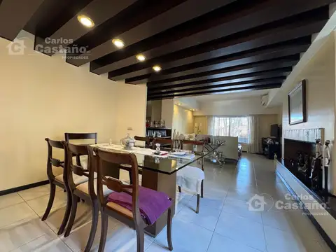 Casa 5 ambientes con 4 baños