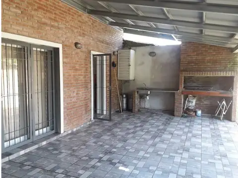 Casa a la venta en Ibarlucea Acepta Permuta APTA CREDITO!