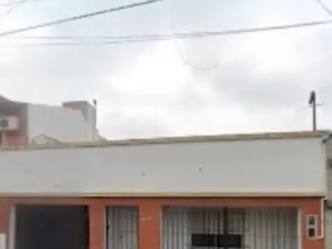 CASA EN VENTA EN WILDE CON COCHERA